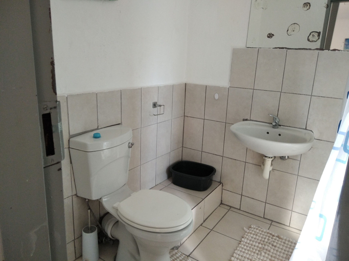 Bathroom 5, Velindo Guest Rooms, City of Johannesburg