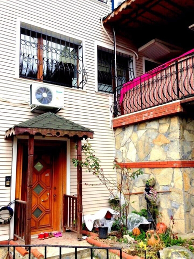 Property entrance, Cemed House, Sarıyer
