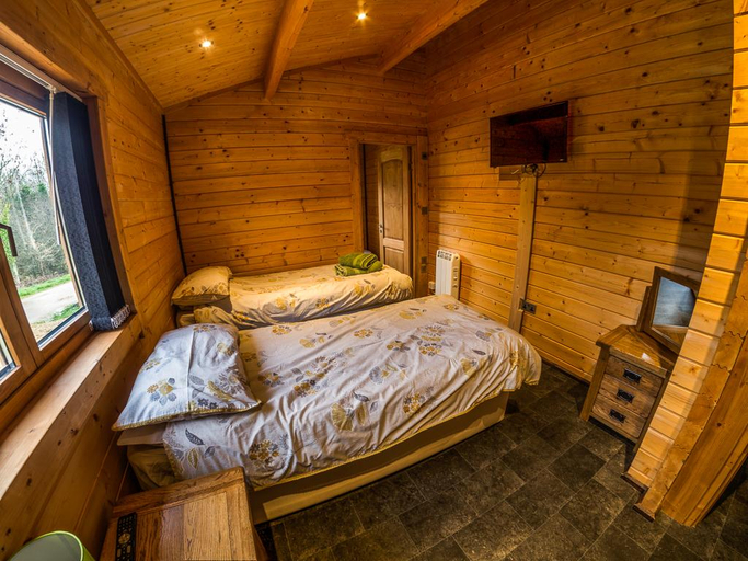 Bedroom 3, New Forest Lodges, Dorset