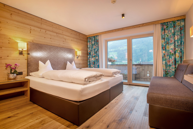 Bedroom 3, Hotel Tipotsch, Schwaz