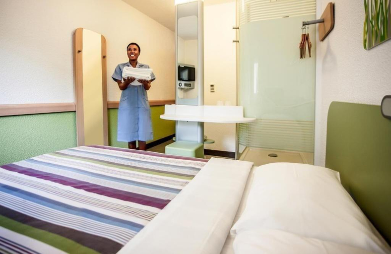 Bedroom 5, Sun1 Or Tambo, Ekurhuleni