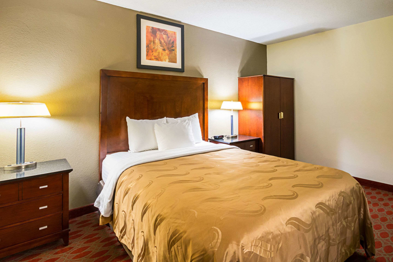 Bedroom 3, Quality Inn Fairmont, Marion