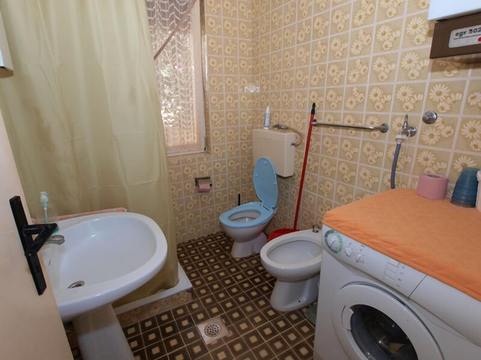 Bathroom, Apartment 712, Medulin
