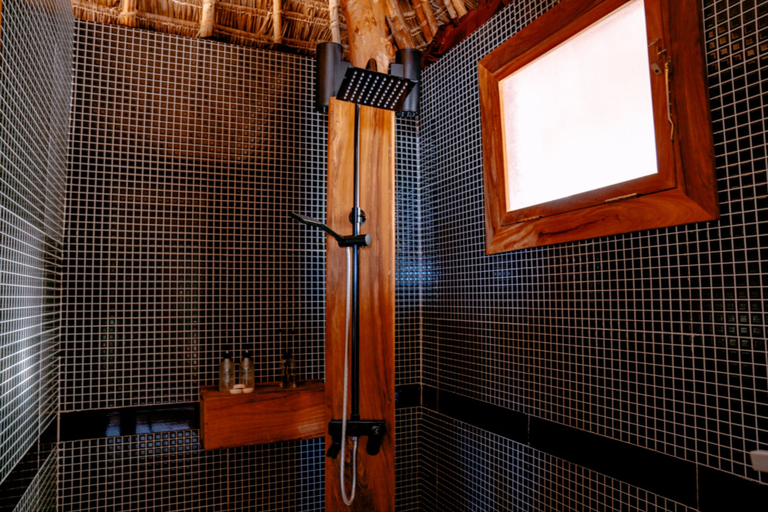 Bathroom 4, Tiki Beach Club And Resort, Kusini