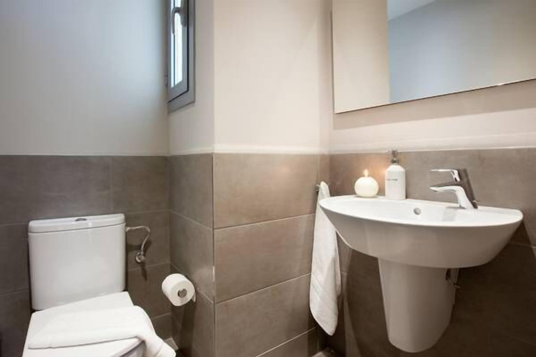 Bathroom, City of the Arts Apartments, Valencia