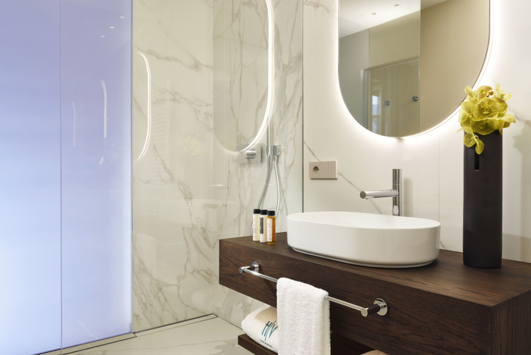 Bathroom 5, Grand Hotel Victoria Concept & Spa, by R Collection Hotels, Como