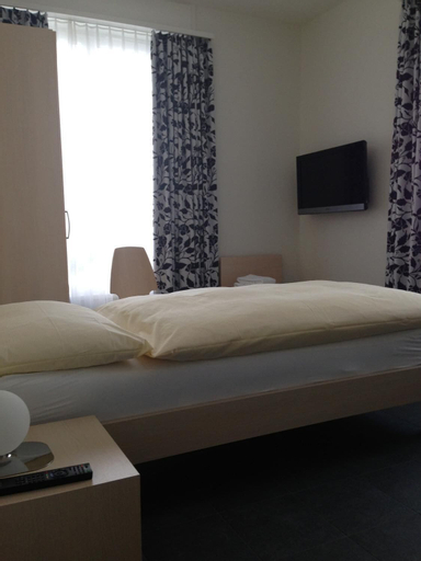Bedroom 2, Hotel Central Da Mario, Sursee