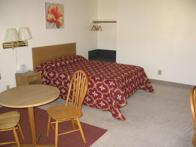 Bedroom 3, Little Bear Motel, Sweetwater