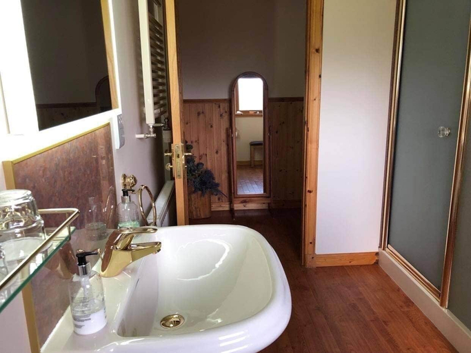 Bathroom 4, Binnilidh Mhor B&B , Highland