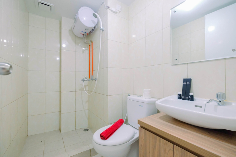 Bathroom 3, Simply and Cozy 2BR at Springlake Bekasi Apartment, Bekasi