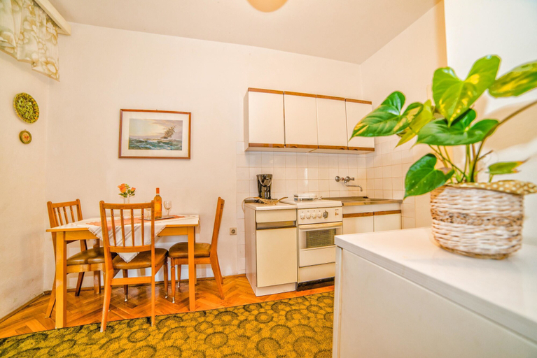 Others 5, Apartments Poljak, Labin