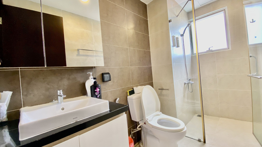 Bathroom 5, Sunrise City Apartment, District 7