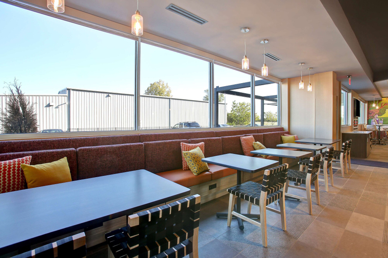 Food & Drinks 5, Tru By Hilton Monroe, Warren