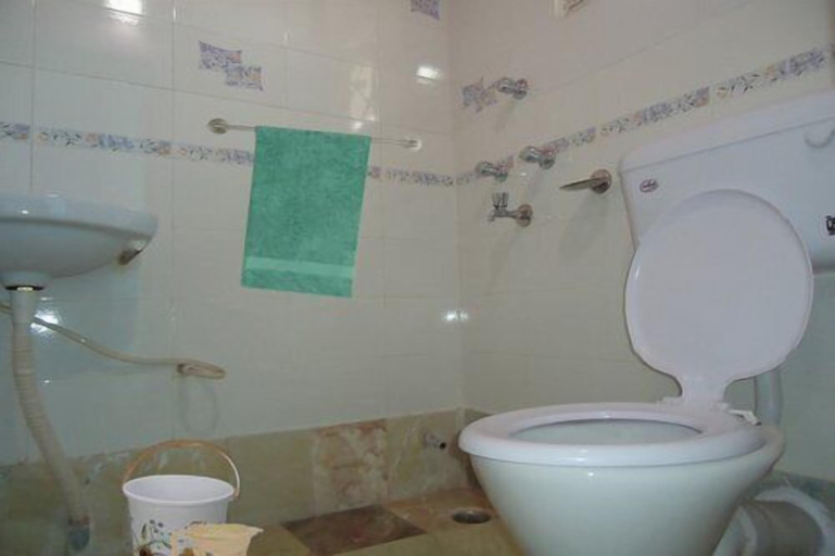 Bathroom 3, Georgian Inn, Kolkata