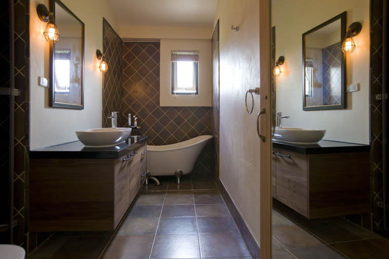 Bathroom 4, Sunnylands Farm, Yilan