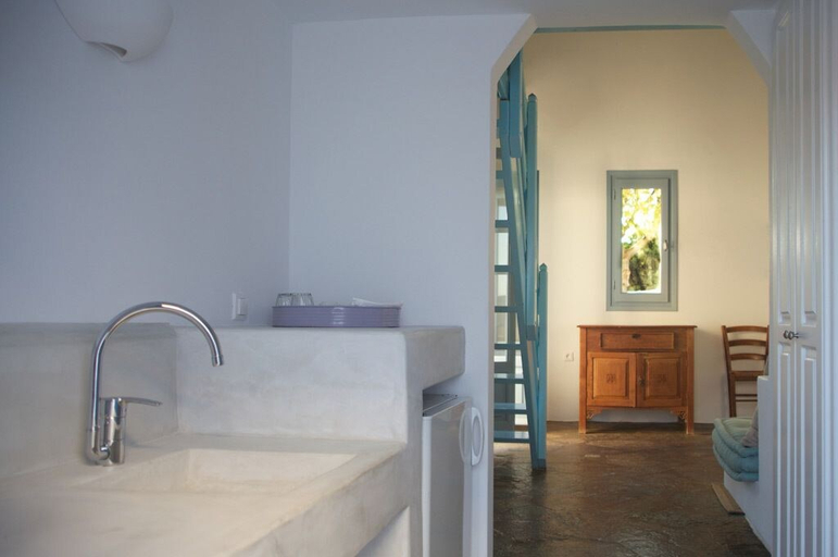 Bathroom 3, Oliaros seaside complex, South Aegean