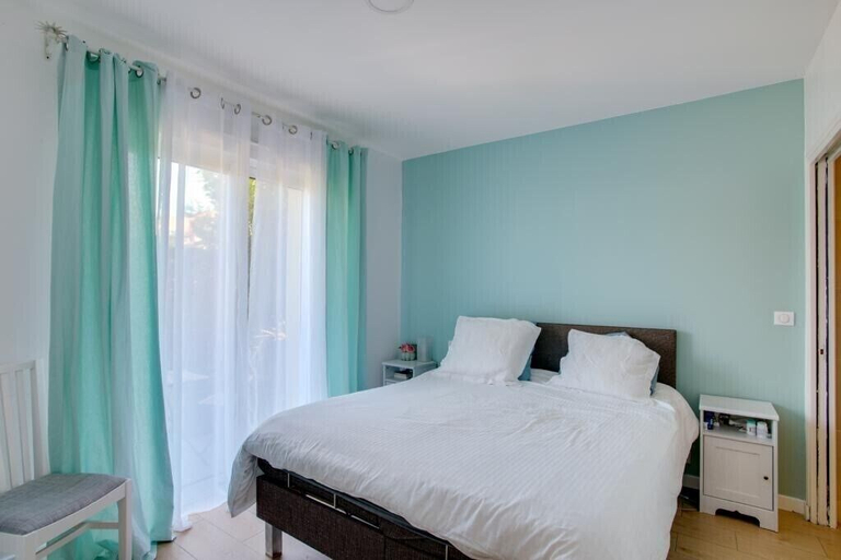 Bedroom 3, Léa de Paris, Seine-Saint-Denis