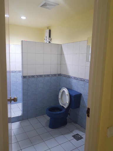 Bathroom 5, HK Beach Resort, Moalboal