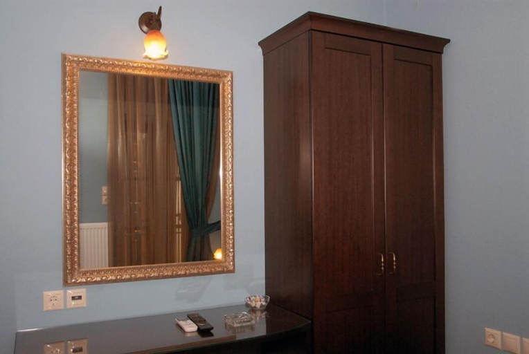 Bathroom 5, Filoxenia, Thessaly