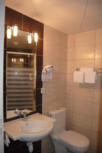 Bathroom 4, Hôtel Roc De Massabielle, Hautes-Pyrénées