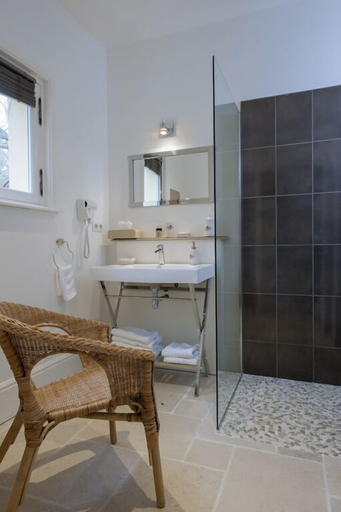 Bathroom 5, Les Buis de Boscherville, Seine-Maritime