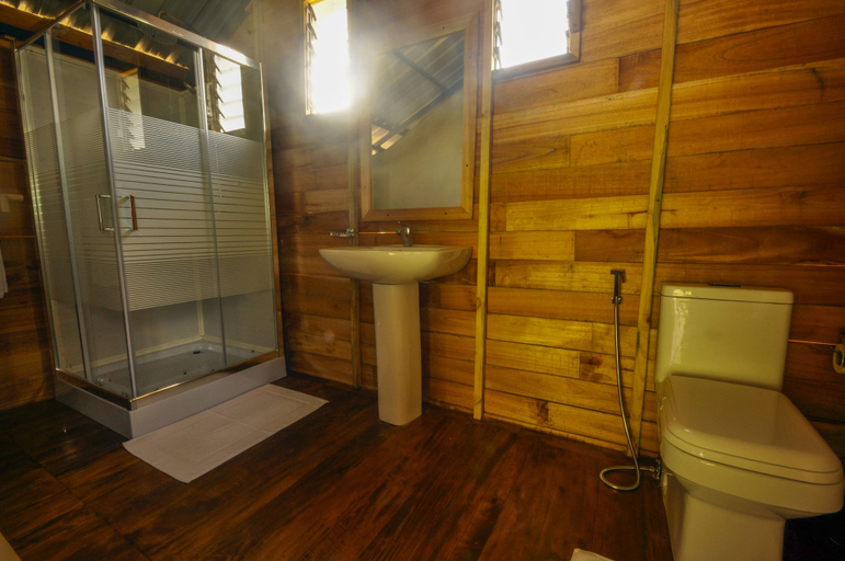 Bathroom 4, Wild Glamping Knuckles, Medadumbara