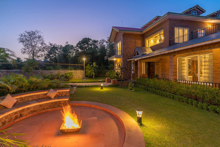 Exterior & Views