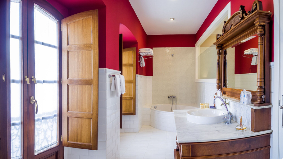 Bathroom 4, Casa de Castro, Asturias