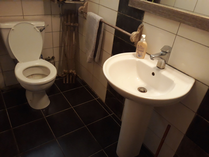 Bathroom 4, Galawa Beach Apartments, Msambweni