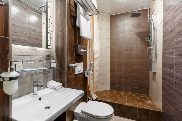 Bathroom 3, Hotel Bagration, Sankt-Peterburg gorsovet