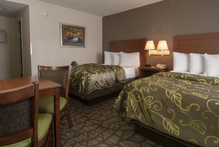Bedroom 3, Econo Lodge Cherokee Near River Park, Swain