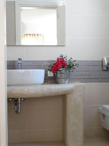 Bathroom 5, Naxos Oceamo, South Aegean