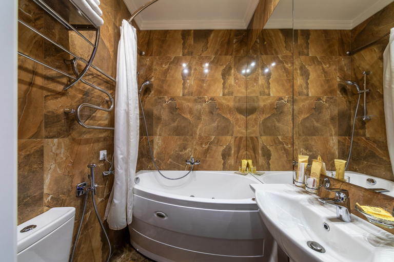 Bathroom 2, Gipnoz Hotel, Central