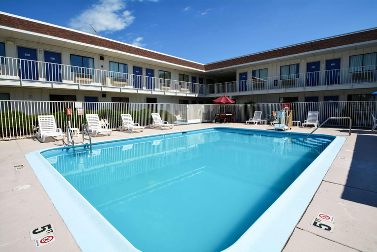 Sport & Beauty 5, Motel 6 Windsor Locks, CT - Hartford, Hartford