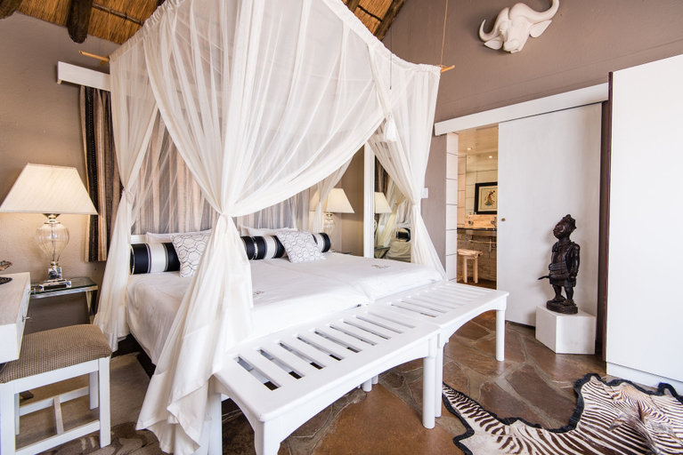 Bedroom 4, Vingerklip Lodge, Kamanjab