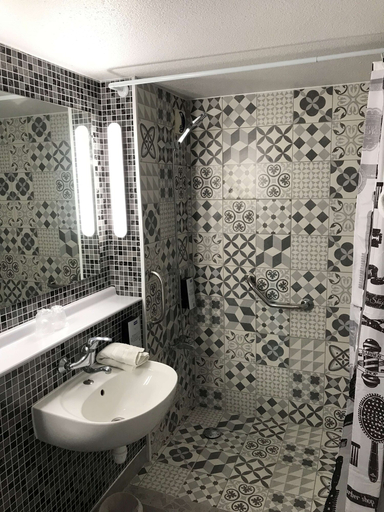 Bathroom 4, KYRIAD VALENCIENNES SUD – Rouvignies, Nord