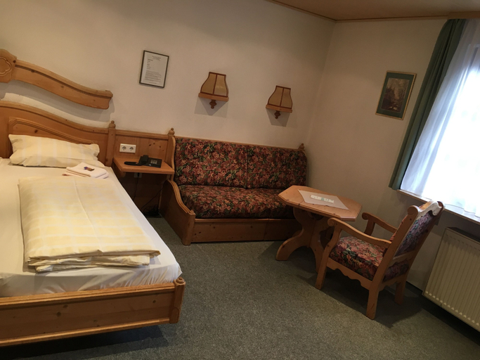 Bedroom 3, Naturfreundehaus Rahnenhof, Bad Dürkheim