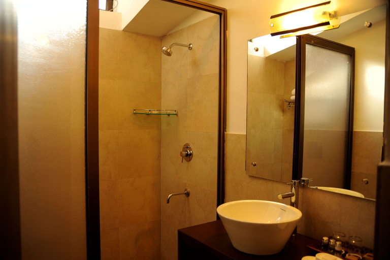 Bathroom 4, Aamod Dalhousie, Chamba
