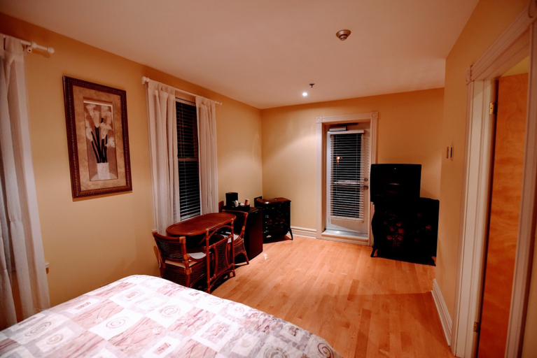 Bedroom 4, The Burleigh Falls Inn & Suites, Peterborough