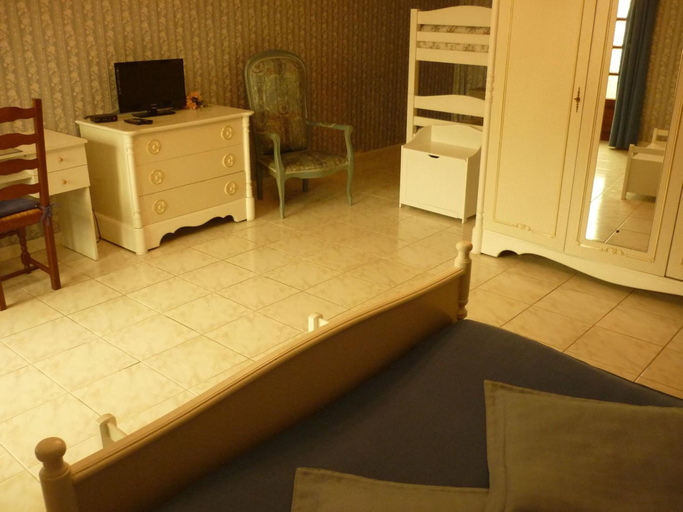 Bedroom 4, Domaine de la Rode Buze, Lot