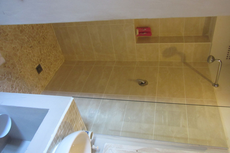 Bathroom 5, Absolute Beach, West Coast