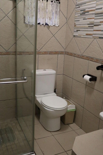 Bathroom 4, A Pousada guesthouse, Ehlanzeni