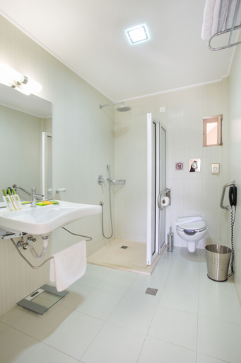 Bathroom 4, Thirides Beach Resort, Peloponnese