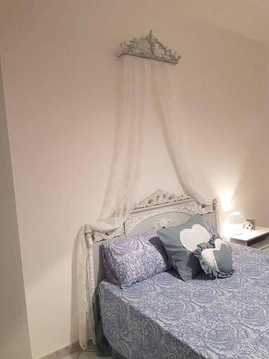 Bedroom 3, B&B Le Rose, Salerno