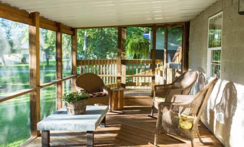 Amish Country Comfort, Holmes