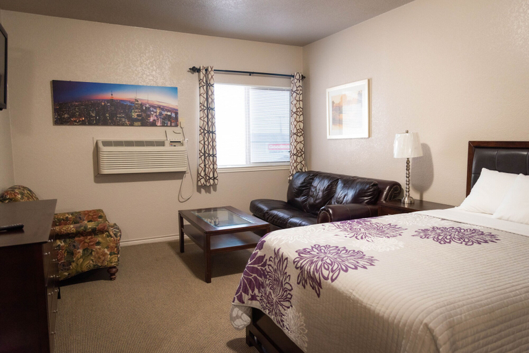 Bedroom 4, Premium Inn and Suites, Bell