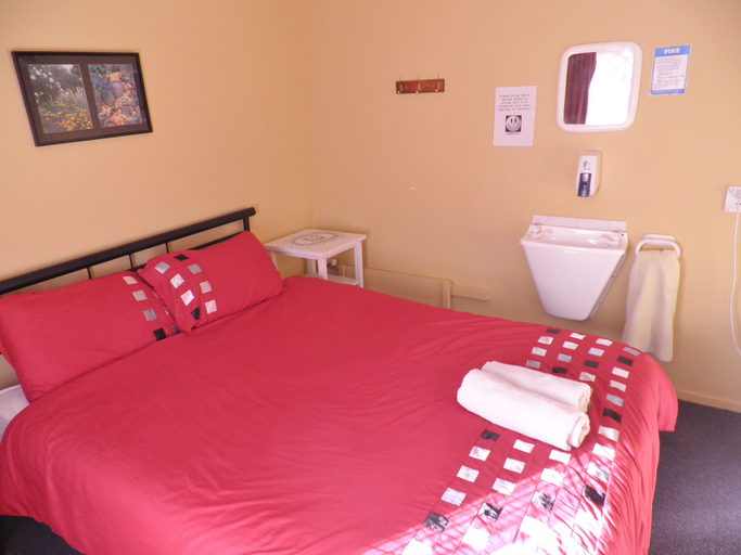 Bedroom 3, Bazil's Hostel & Surf School, Buller