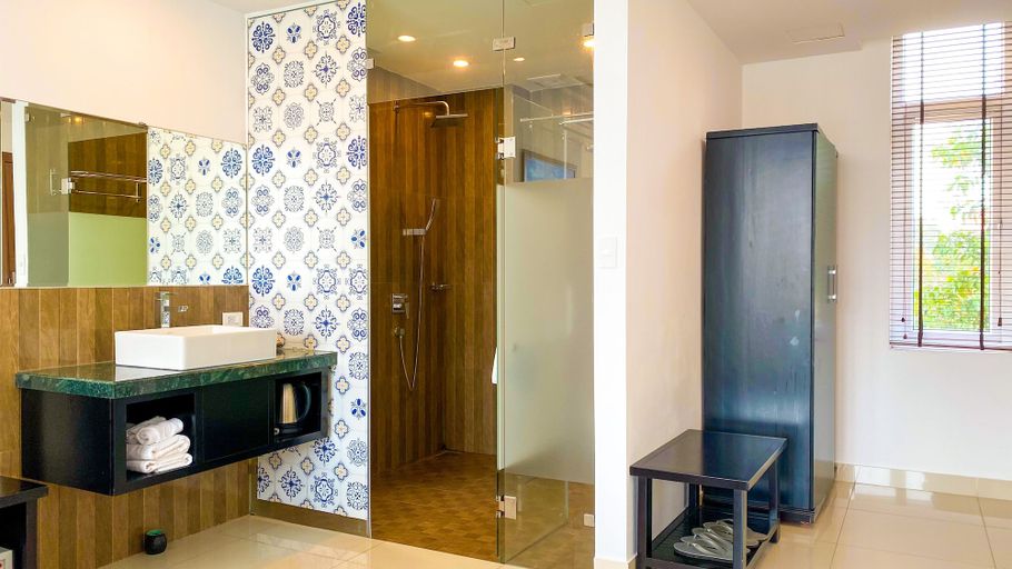 Bathroom 5, Riverside White House Boutique Hotel, Da Nang