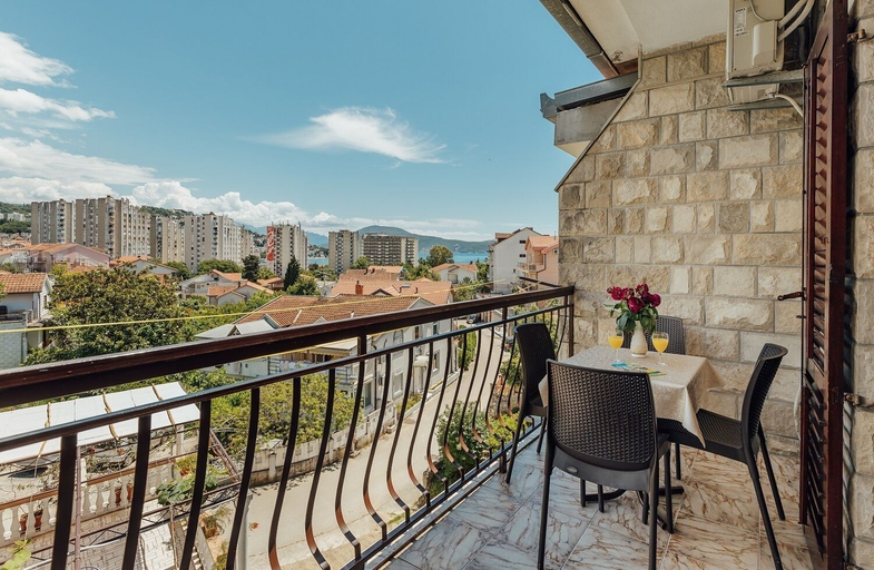 Others 5, Apartments Bonaca Igalo