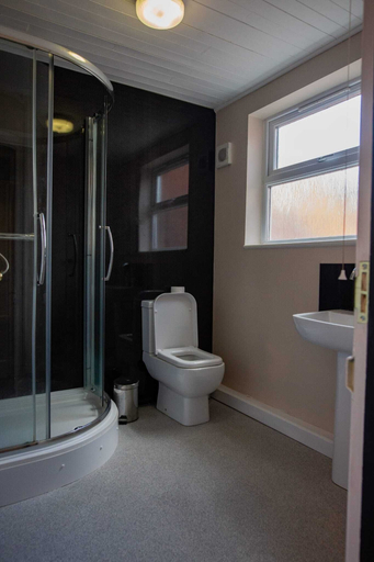 Bathroom, Queens Head, Warwickshire